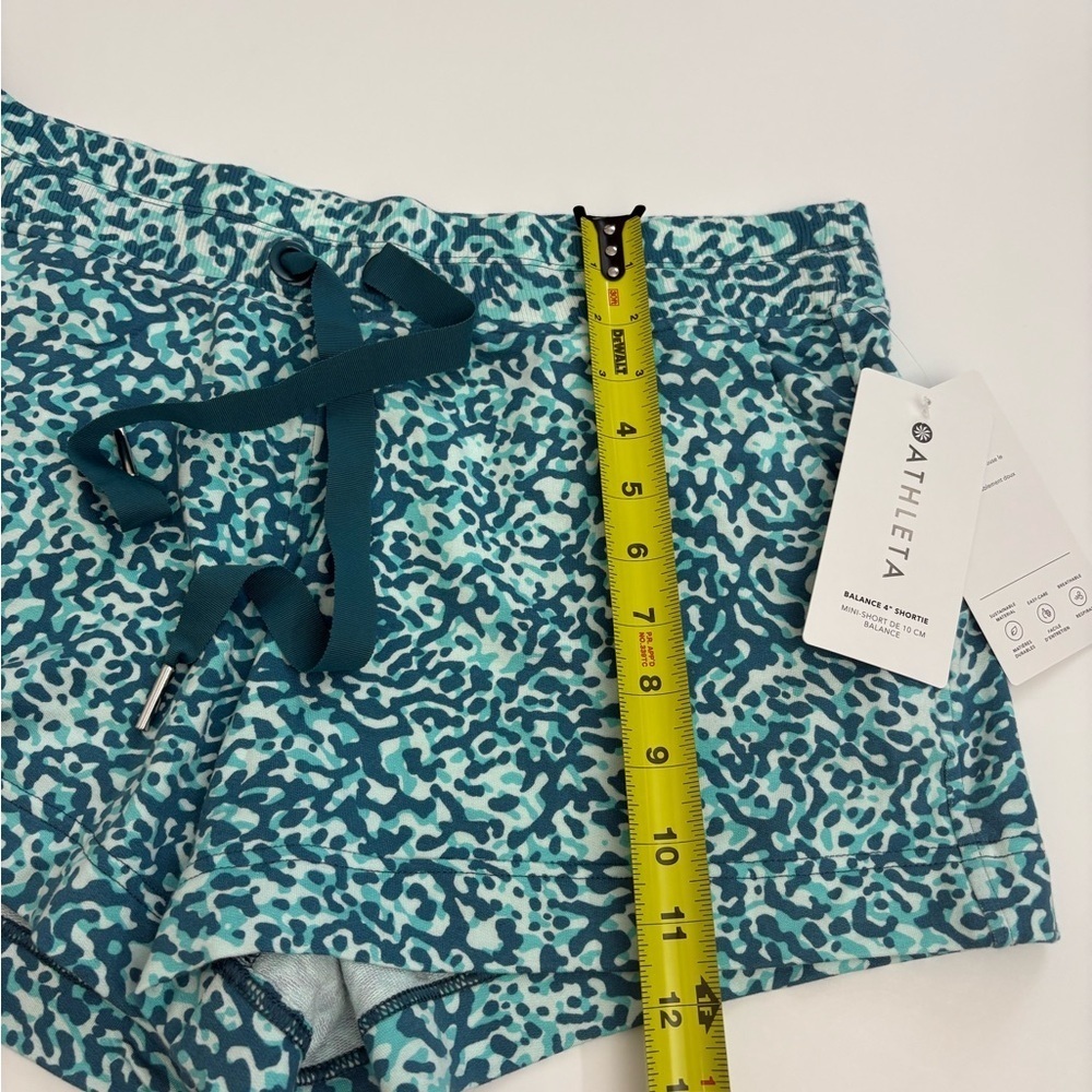Athleta Balance 4” Shortie Shorts Size Large New with Tags Leopard Blue - Picture 7 of 11